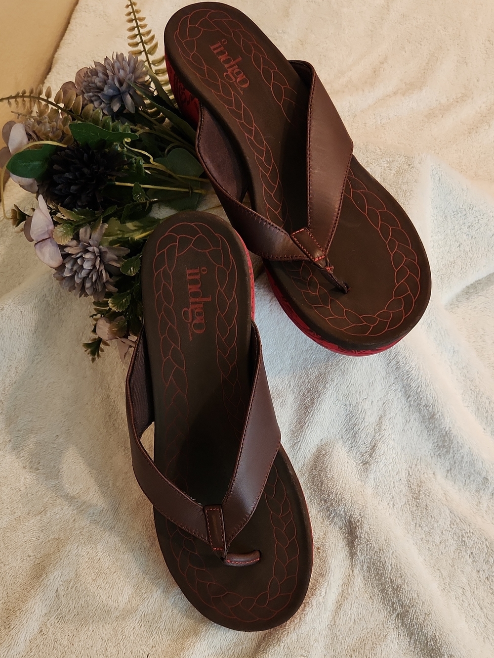 Indigo Women's Dark Brown Leather Flip Sandals with Red Accent